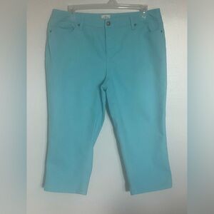 St John’s Bay Capri Pants Woman’s Size 18W Aqua 
Mid Rise Stretch